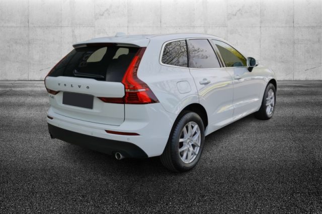 Volvo XC60 B4 (d) AWD Geartronic Momentum Pro - foto 3 di 4