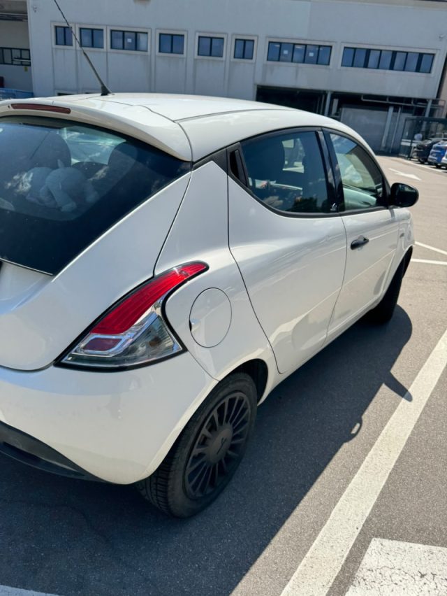 Lancia Ypsilon 1.2 69 CV 5 porte GPL Ecochic Elefantino Blu - foto 2 di 4