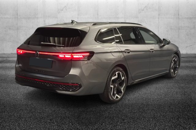 Volkswagen Passat 2.0 TDI 150 CV SCR DSG R-Line - foto 3 di 4