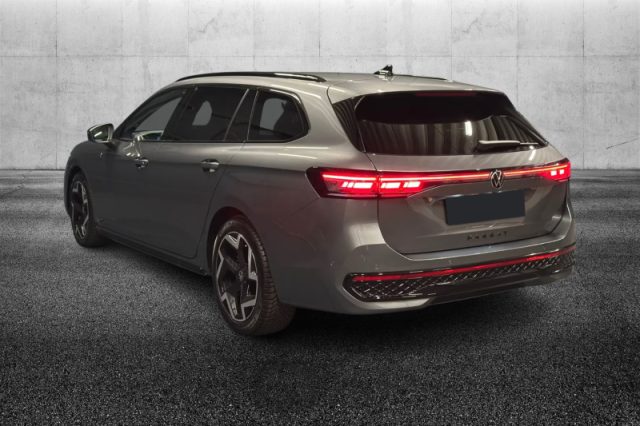 Volkswagen Passat 2.0 TDI 150 CV SCR DSG R-Line - foto 4 di 4