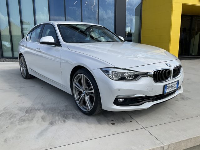 BMW 330 e iPerformance Luxury - foto 2 di 4