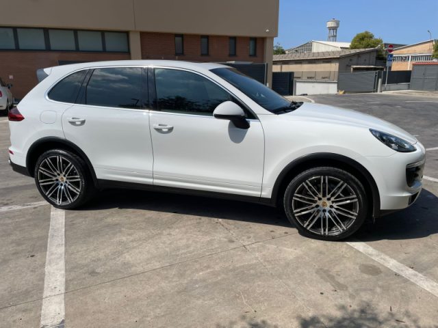 Porsche Cayenne 3.0 Diesel - foto 2 di 4