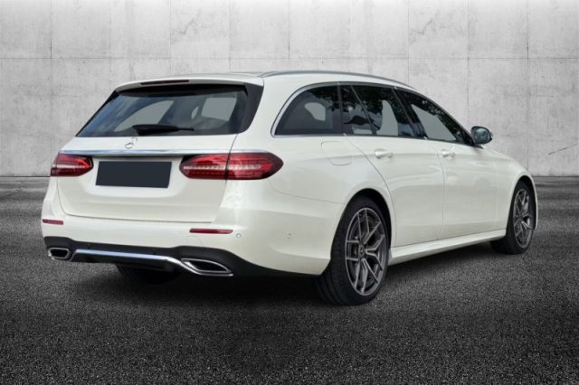 Mercedes-Benz E 220 d Mild hybrid S.W. 4Matic Auto Premium - foto 3 di 4