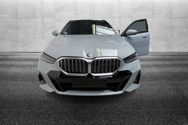 BMW 540 d 48V xDrive Touring Msport - foto 4 di 4