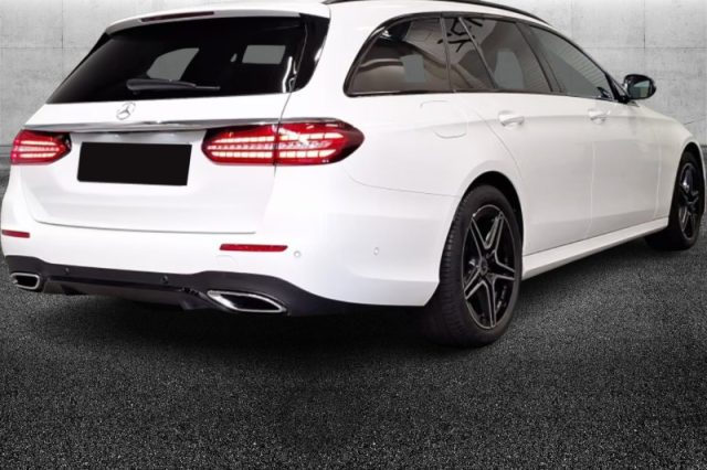 Mercedes-Benz E 300 d S.W. 4Matic Auto EQ-Boost Premium - foto 2 di 4
