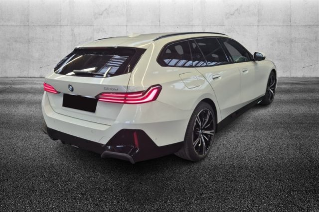 BMW 520 d 48V sDrive Touring Msport - foto 2 di 4