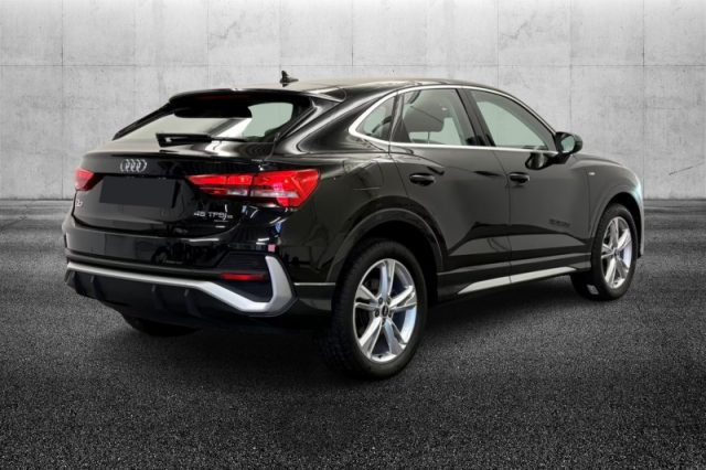 Audi Q3 SPB 45 TFSI e S tronic S line edition - foto 2 di 4