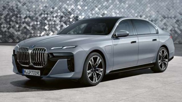 BMW 750 e xDrive - foto 3 di 4