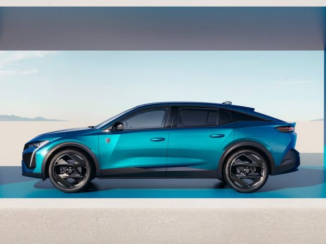 Peugeot 408 Plug-in Hybrid 225 e-EAT8 Allure Business - foto 4 di 4