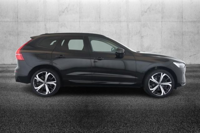 Volvo XC60 B4 (d) AWD automatico Plus Dark - foto 3 di 4