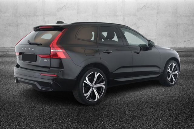 Volvo XC60 B4 (d) AWD automatico Plus Dark - foto 2 di 4