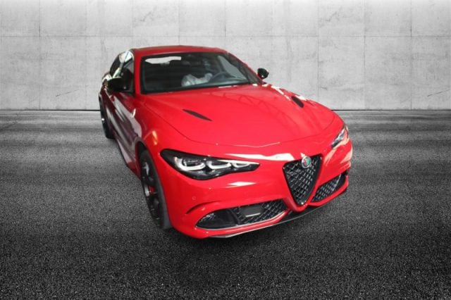 Alfa Romeo Giulia 2.9 V6 Bi-Turbo AT8 Quadrifoglio - foto 2 di 4