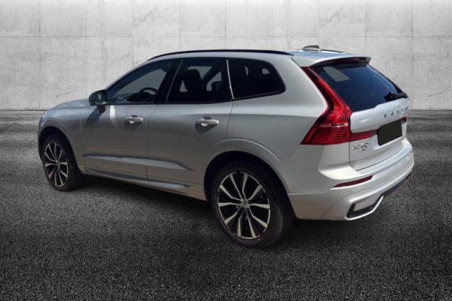 Volvo XC60 B4 automatico Plus Dark - foto 3 di 4