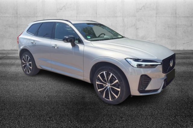 Volvo XC60 B4 automatico Plus Dark - foto 2 di 4