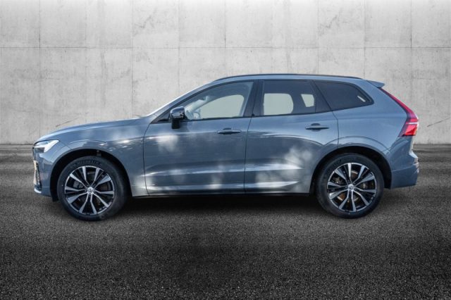 Volvo XC60 B4 automatico Plus Dark - foto 3 di 4