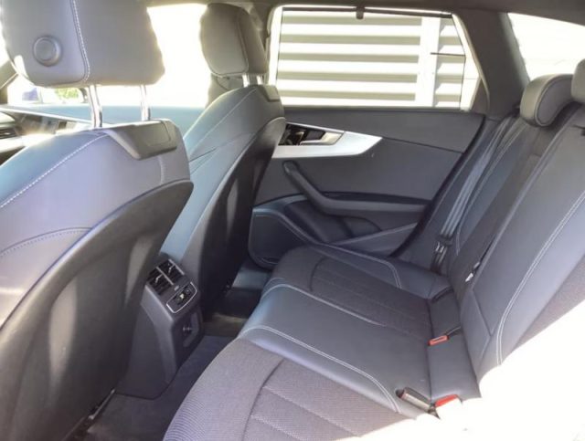 Audi A4 Avant 30 TDI/136 CV S tronic S line edition - foto 4 di 4