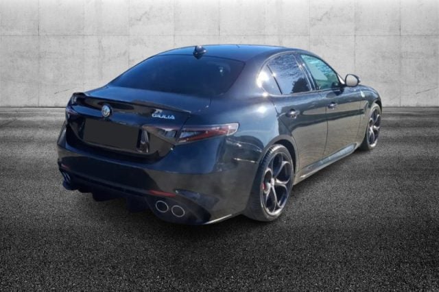 Alfa Romeo Giulia 2.9 V6 Bi-Turbo AT8 Quadrifoglio - foto 3 di 4