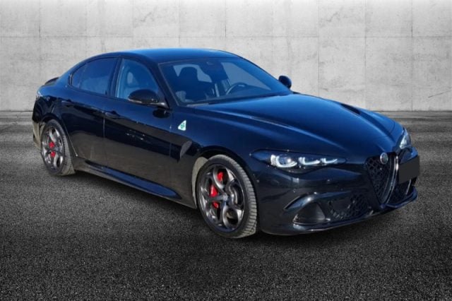 Alfa Romeo Giulia 2.9 V6 Bi-Turbo AT8 Quadrifoglio - foto 2 di 4