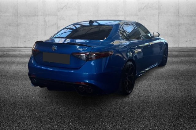 Alfa Romeo Giulia 2.9 V6 Bi-Turbo AT8 Quadrifoglio - foto 3 di 4