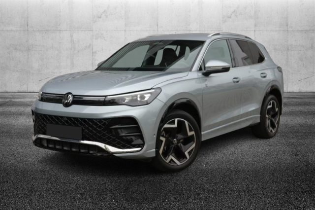 Volkswagen Tiguan 2.0 TDI 150 CV DSG R-Line semestrale a PIEVE DI CENTO