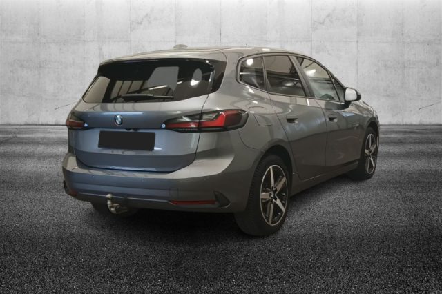 BMW 223 i 48V Active Tourer - foto 2 di 4