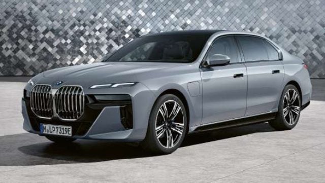BMW 760 Me xDrive Serie 7 (G70) nuovo a PIEVE DI CENTO