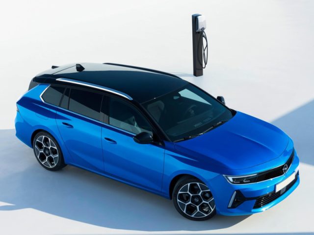 Opel Astra 1.6 Plug-in Hybrid 225 CV AT7 Sports Tourer GSe - foto 4 di 4