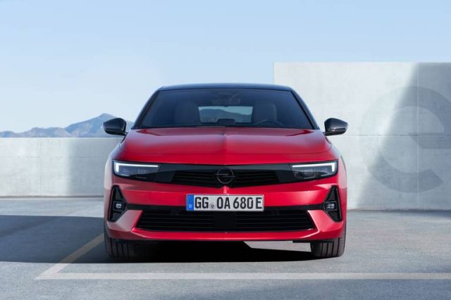 Opel Astra 1.6 Plug-in Hybrid 225 CV AT7 Sports Tourer GSe - foto 3 di 4