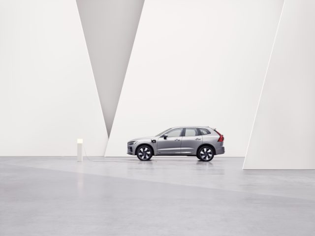 Volvo XC60 T6 Plug-in hybrid AWD automatico Ultra Dark nuovo a PIEVE DI CENTO