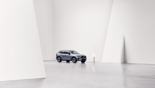 Volvo XC60 T6 Plug-in hybrid AWD automatico Essential nuovo a PIEVE DI CENTO