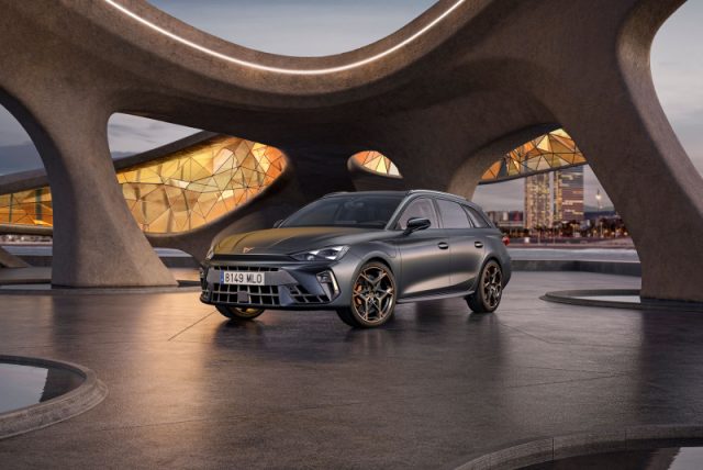 CUPRA Leon Sportstourer 2.0 TSI 333 CV 4Drive DSG VZ Extreme - foto 2 di 4