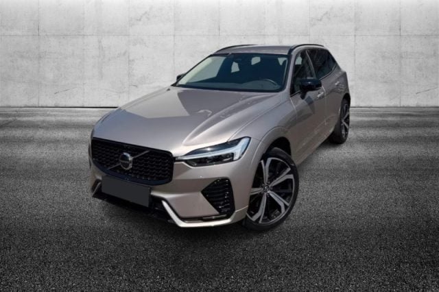 Volvo XC60 B4 (d) automatico Plus Dark usato a PIEVE DI CENTO