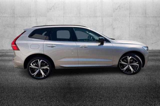 Volvo XC60 B4 (d) automatico Plus Dark - foto 3 di 4