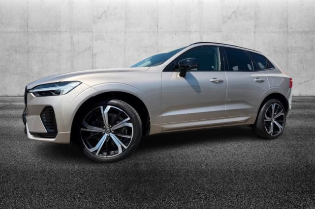 Volvo XC60 B4 (d) automatico Plus Dark - foto 2 di 4