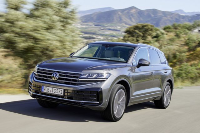 Volkswagen Touareg 3.0 V6 TSI eHybrid 462 CV R Final Edition - foto 2 di 4