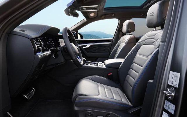 Volkswagen Touareg 3.0 V6 TSI eHybrid 462 CV R Final Edition nuovo a PIEVE DI CENTO