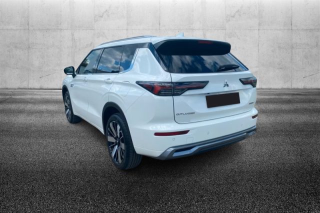 Mitsubishi Outlander 2.4 MIVEC 4WD PHEV Intense - foto 2 di 8