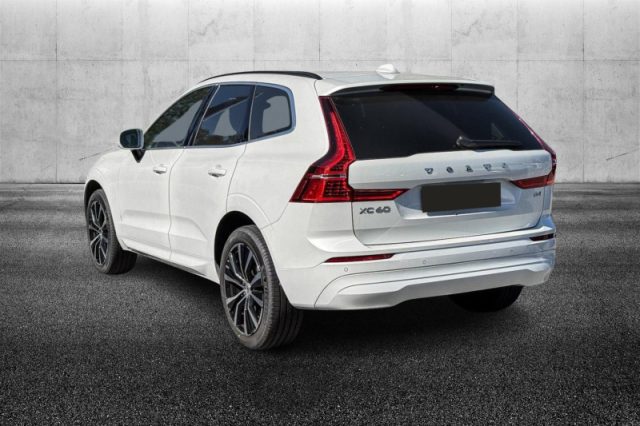 Volvo XC60 B4 automatico Core - foto 2 di 4