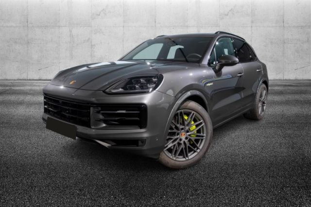 Porsche Cayenne 3.0 V6 E-Hybrid semestrale a PIEVE DI CENTO