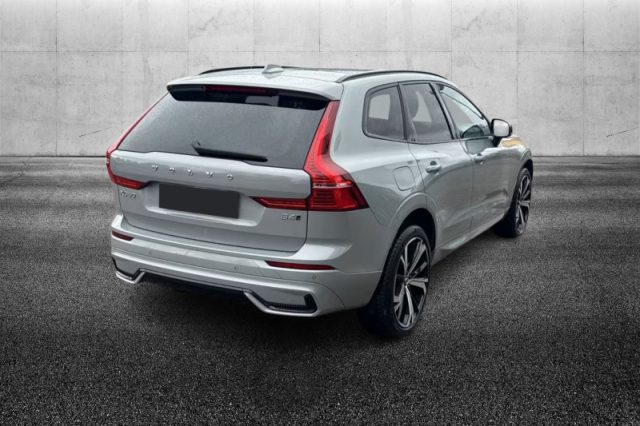 Volvo XC60 B4 (d) AWD automatico Plus Dark - foto 2 di 4