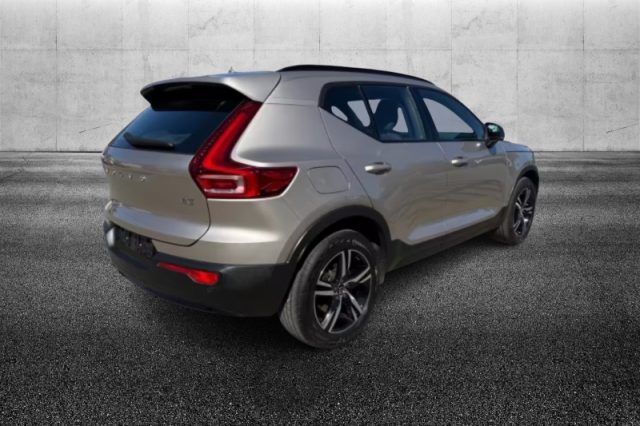 Volvo XC40 B3 automatico Plus Dark - foto 3 di 4