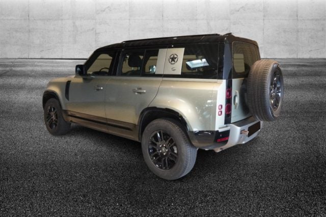 Land Rover Defender 110 3.0D I6 250 CV AWD Auto X-Dynamic SE - foto 2 di 4