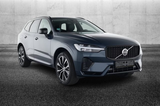 Volvo XC60 B4 automatico Plus Dark - foto 2 di 4