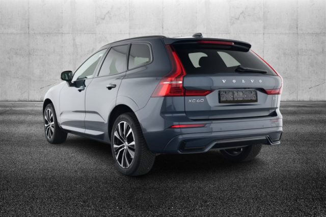 Volvo XC60 B4 automatico Plus Dark - foto 3 di 4
