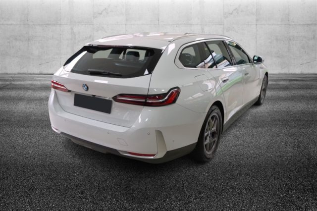 BMW 520 d 48V sDrive Touring - foto 3 di 4