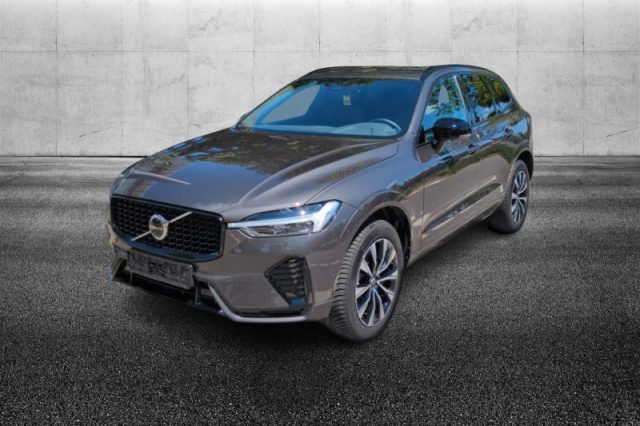 Volvo XC60 B4 automatico Plus Dark - foto 2 di 4