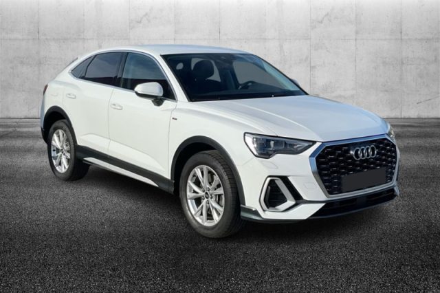 Audi Q3 SPB 45 TFSI e S tronic S line edition - foto 2 di 4