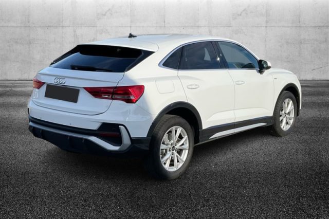 Audi Q3 SPB 45 TFSI e S tronic S line edition - foto 3 di 4