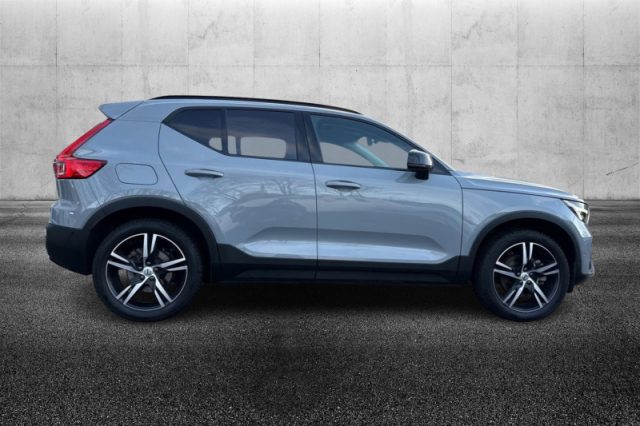 Volvo XC40 B3 automatico Ultra Dark - foto 3 di 4