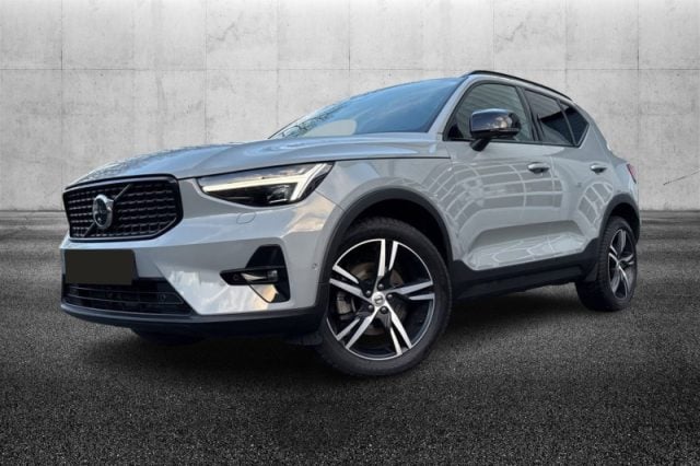 Volvo XC40 B3 automatico Ultra Dark semestrale a PIEVE DI CENTO